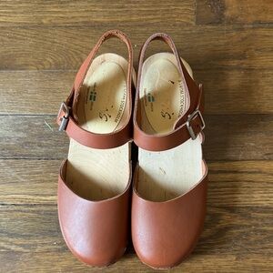 Lotta of Stockholm brown clog